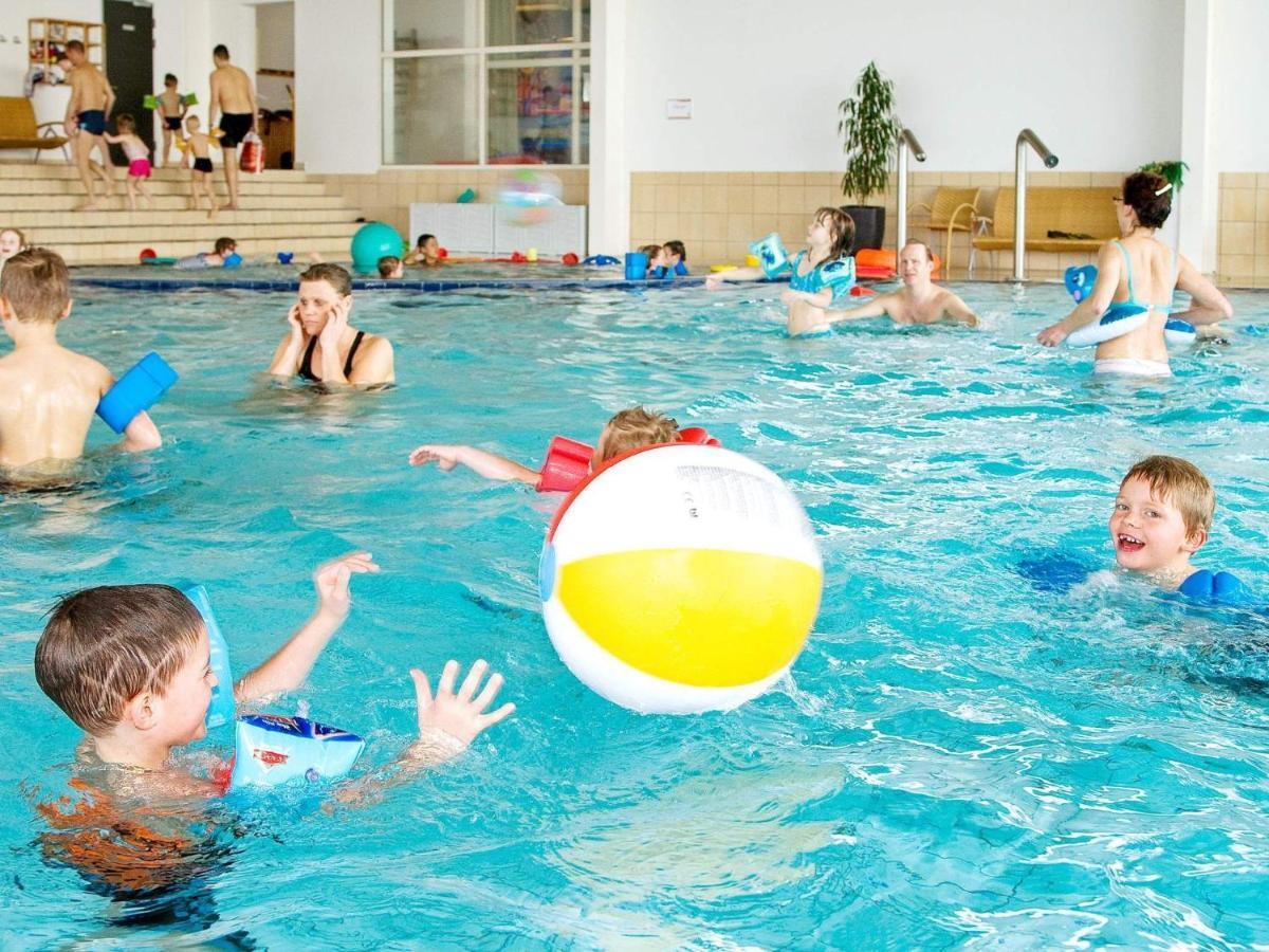 6 Person Holiday Home On A Holiday Park In גראסטן מראה חיצוני תמונה